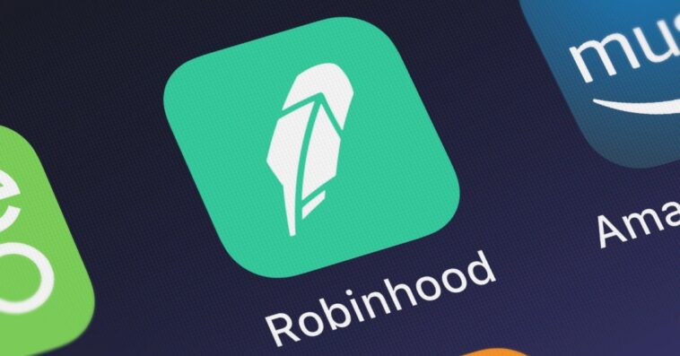 On its Nasdaq debut, ARK Invest scoops up 1.3 million Robinhood shares