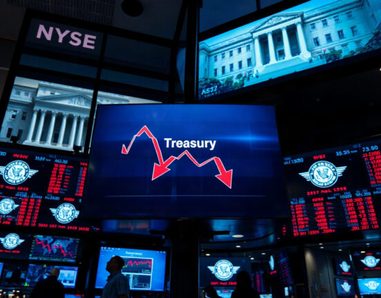 Stock market screens showing a downward trend after Treasury buyback announcement