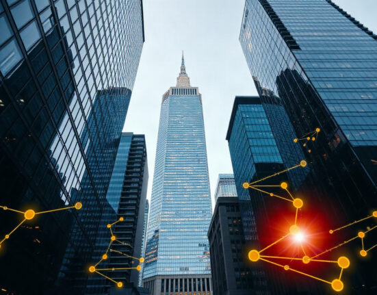 BlackRock CEO Larry Fink says tokenization is the next major market trend, with financial buildings and blockchain overlay.