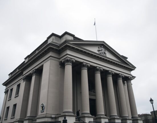 Bank of England building in London, representing BoE cautious hike risks and monetary policy uncertainty