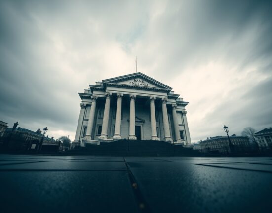 Bank of England building in London on a cloudy day, representing UK monetary policy and inflation analysis.