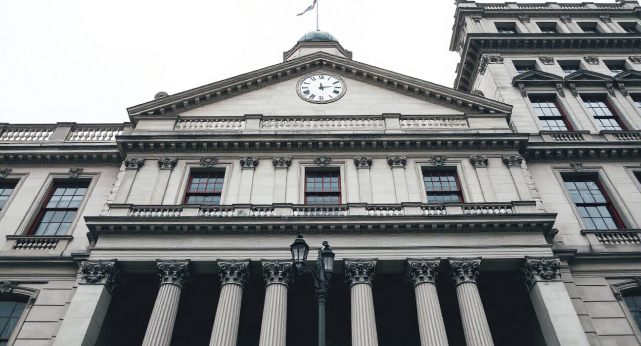 Bank of England building in London, symbolizing UK monetary policy decisions.