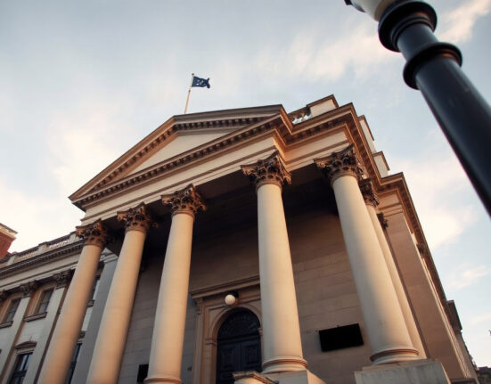 Bank of England building in London, symbolizing UK monetary policy decisions.