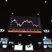 Trading screen showing GBP/USD decline amid Gulf War risk