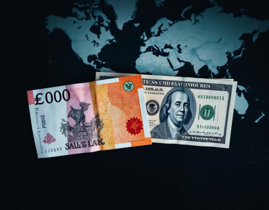 British Pound and US Dollar banknotes on a desk, symbolizing forex market tension amid geopolitical risks.