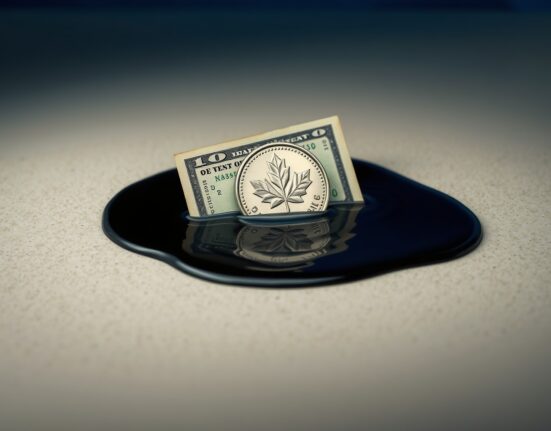 Canadian Dollar dips vs USD as oil strength limits losses and caps USD/CAD movement in forex market analysis.