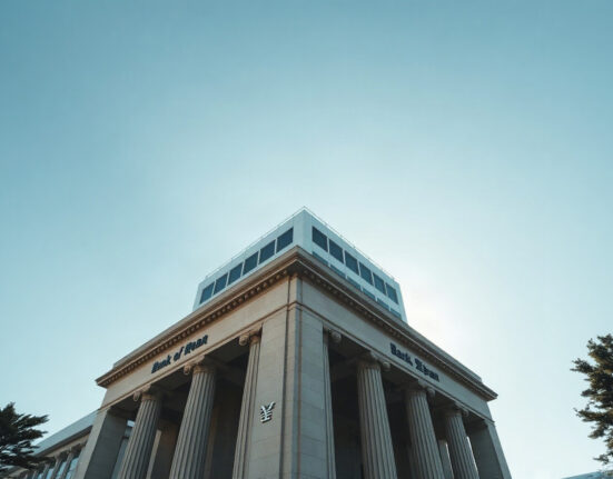 Bank of Japan headquarters in Tokyo, symbolizing monetary policy and yen valuation concerns.