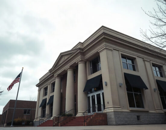 Exterior of a bank building with federal-style architecture, symbolizing the legal dispute between SVB Financial and the FDIC.