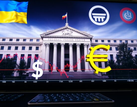 Dollar Plummets as Fed Rate Cut Hopes Soar - Euro Surges on Ukraine Breakthrough