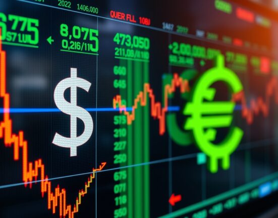 Dollar Steadies: Crucial Inflation Data Sparks Forex Anticipation