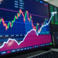 Dollar Strength Surges as Yen Retreats - Critical Economic Data Looms