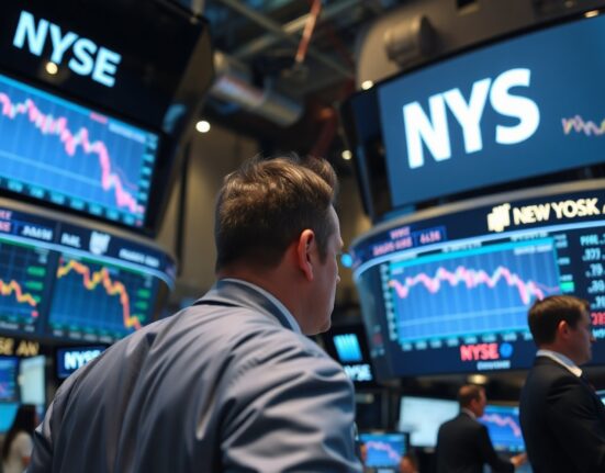 Traders at the New York Stock Exchange watching screens with easing inflation data