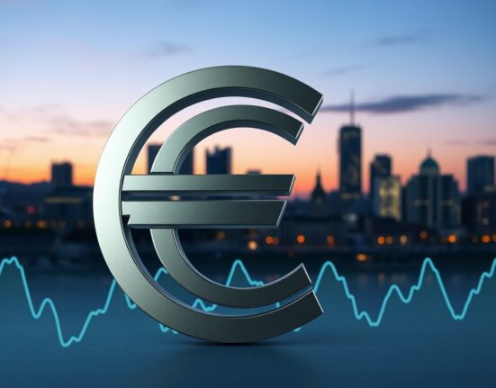 Analysis of the Euro currency's stability amid a potential new energy crisis and ECB policy response.
