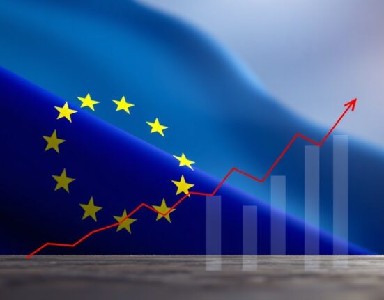 EU Tariffs: Fitch Unveils Resilient Sovereign Ratings Amidst Trade Shifts