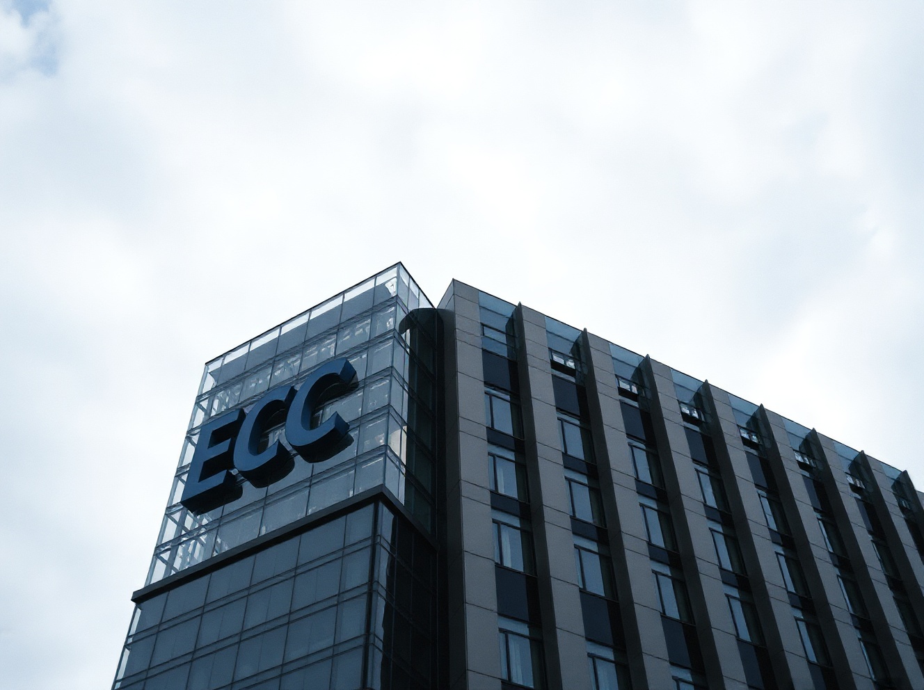 Euro Rises as ECB Delivers First Rate Hike Since 2023, Signaling Policy Shift