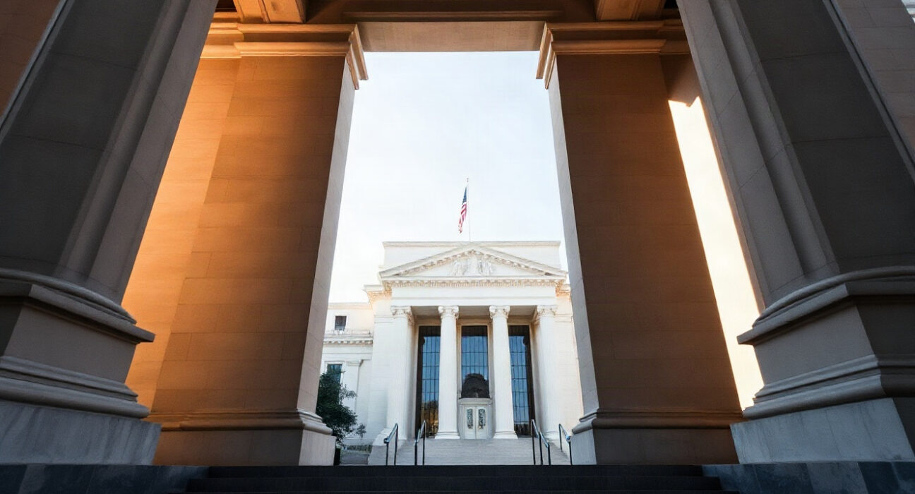 Federal Reserve building in Washington, D.C., on a sunny morning, symbolizing U.S. central bank and economic policy.