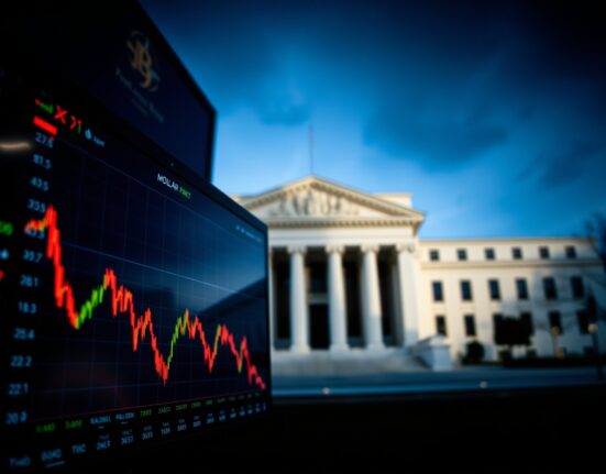 Federal Reserve Rate Decision: The Dollar's Critical Moment as Powell Takes Center Stage