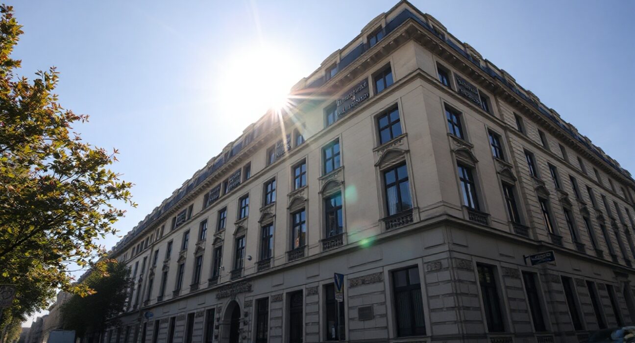 The French Ministry of Economy and Finance building in Paris, symbolizing the nation's fiscal position.