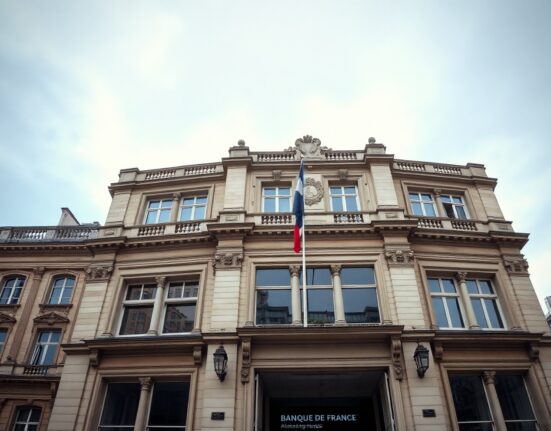 Exterior of the Banque de France headquarters in Paris on a cloudy day.