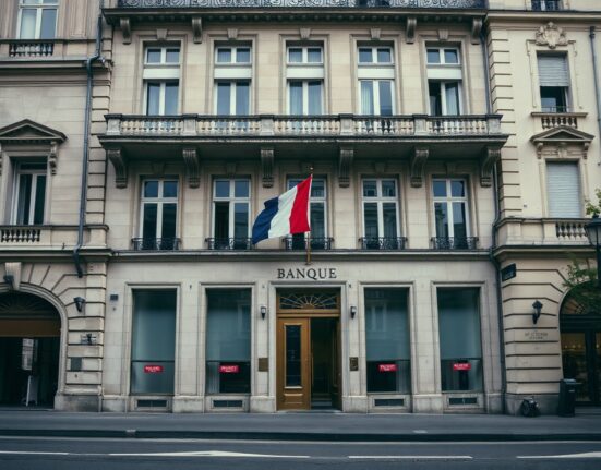 Banque de France building in Paris on a cloudy day, representing France's inflation report
