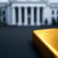 Gold bar with US dollar and Federal Reserve building in background, representing market analysis.