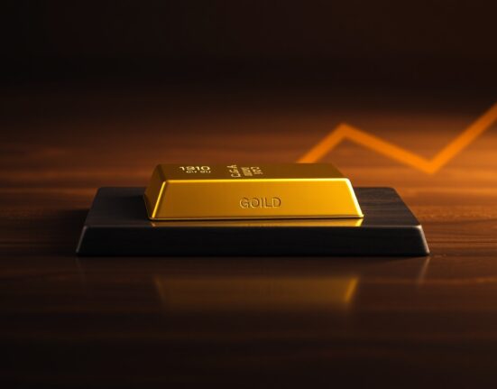 Gold bar on dark wooden surface with subtle upward arrow indicating bullish breakout near $4,070