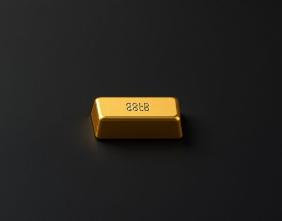 A gold bullion bar representing the sharp decline in gold prices amid geopolitical and economic pressures.