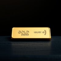 Gold bullion bar representing the surge in safe-haven asset prices amid geopolitical uncertainty.