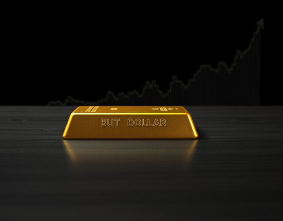 Gold bullion bar representing price struggles against strong US dollar and rising bond yields.