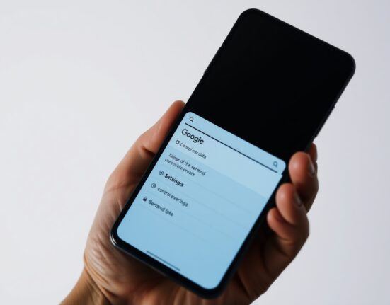Smartphone screen showing Google Search privacy settings with user controls highlighted.