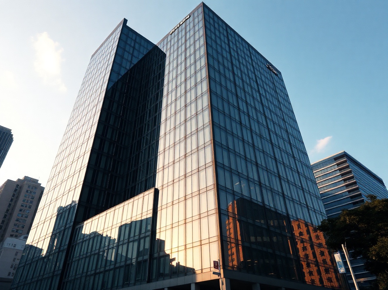 Hong Kong SFC Confirms Licensed Firms May Serve Chinese Clients, But Only From Offshore