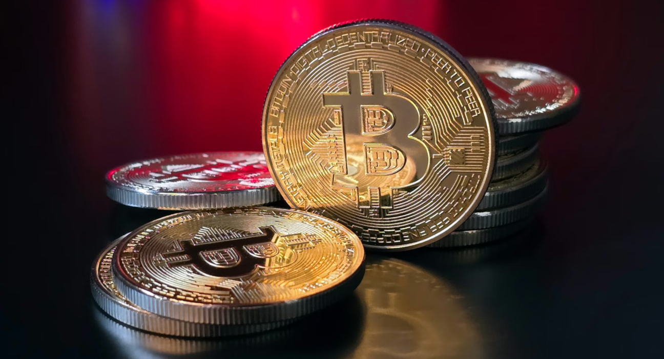 Bitcoin Price Analysis: BTC Slips Below $88,000 as Liquidations and Macro Risks Weigh