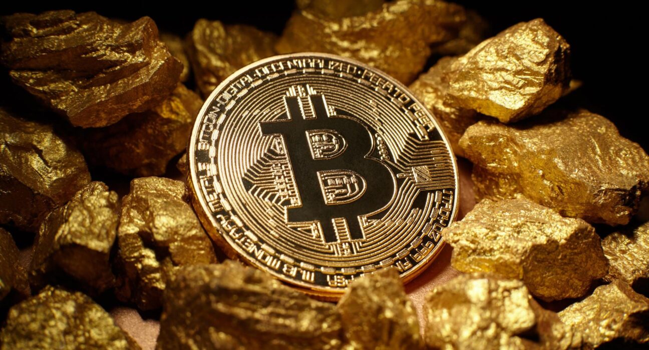 Gold on Track for Biggest One-Day Slide; Bitcoin Draws Rotation Flows; Why Capital Will Funnel into Altcoins Next