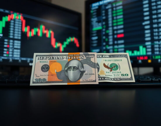 New Zealand Dollar and US Dollar banknotes on a financial desk, representing currency market movements
