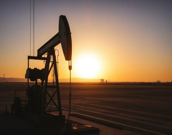 Oil pumpjack silhouetted against sunset, representing supply risks in the oil market.
