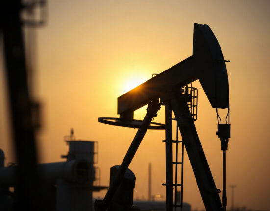 Oil pumpjack silhouetted against sunset, representing oil market resilience amid Iran sanctions plan