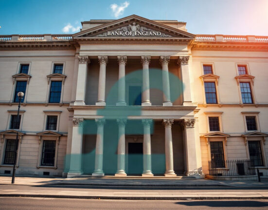 Bank of England building in London, symbolizing UK monetary policy and pound sterling movements