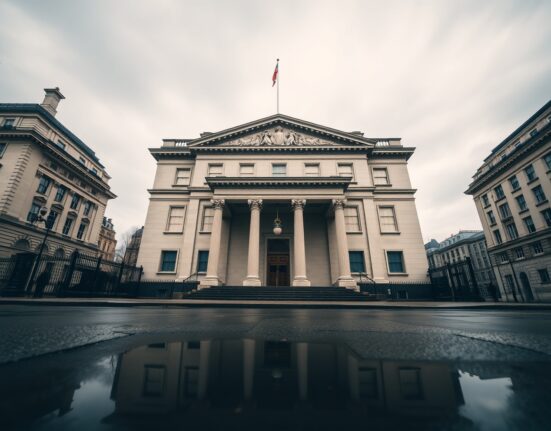 Bank of England building in London on an overcast day, representing the central bank's latest interest rate decision.