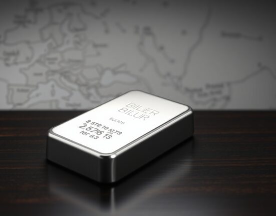 Silver price forecast analysis with bullion representing XAG/USD market stability amid geopolitical tensions