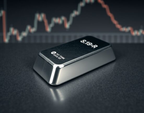 Silver price forecast shows bullion value declining as Federal Reserve maintains interest rates.