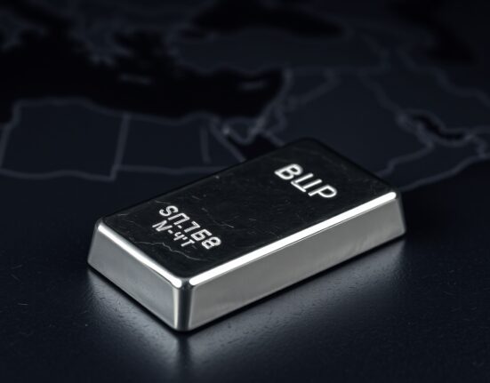 Silver bullion bar representing paused price recovery amid fading US-Iran ceasefire hopes.