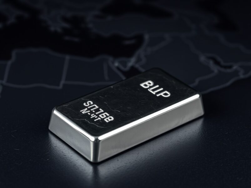 Silver bullion bar representing paused price recovery amid fading US-Iran ceasefire hopes.
