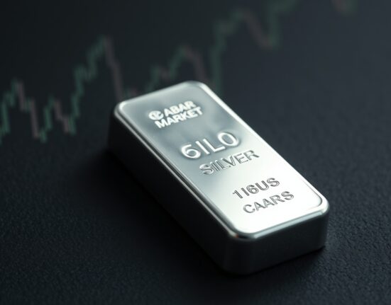 Silver bullion bar representing the silver price rally amid geopolitical news.