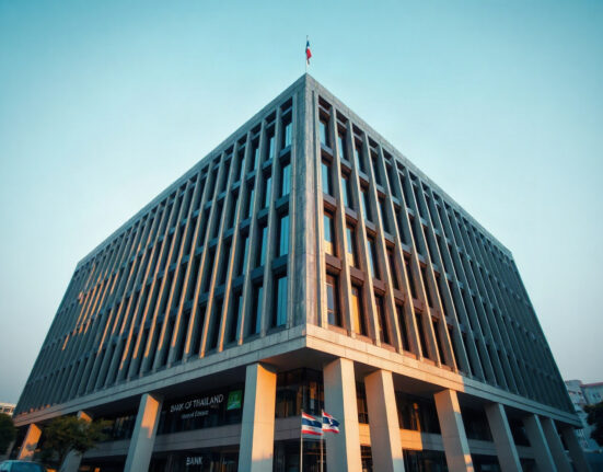 Bank of Thailand headquarters in Bangkok on a clear day, representing stable monetary policy.