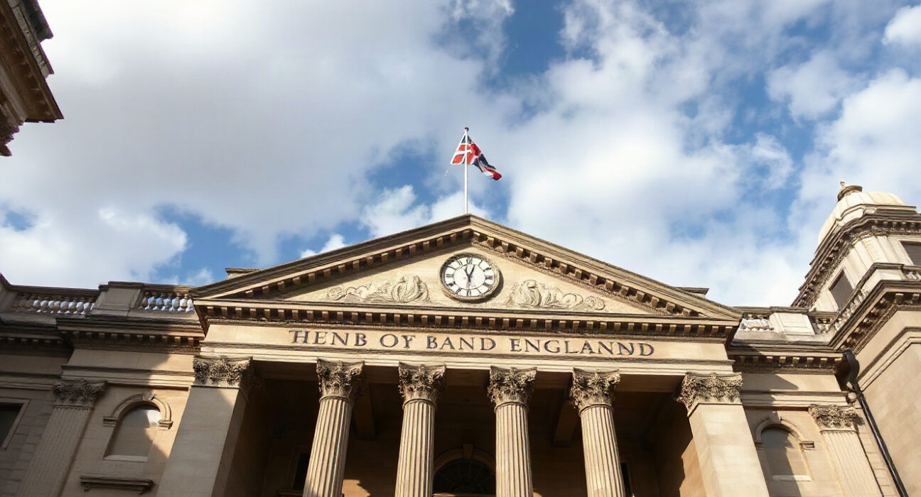 Bank of England building in London on a clear day, symbolizing UK monetary policy and inflation.