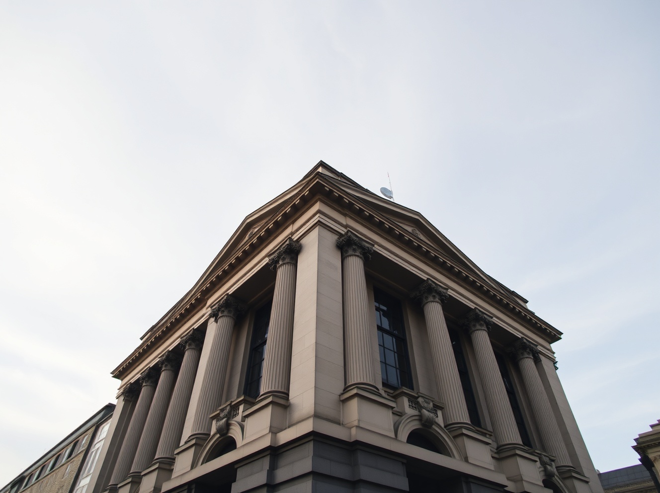 UK Unemployment Rate Dips to 4.9% in April: Implications for the British Pound
