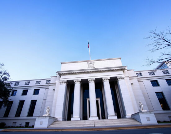 Federal Reserve building in Washington, D.C., representing US economic policy and inflation monitoring.