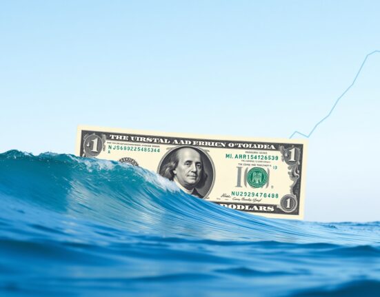 USD banknote with calm ocean wave and chart overlay representing restrained recovery amid low conflict risk