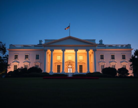The White House at dusk symbolizes the US administration's stance on Iran policy and potential diplomatic measures.