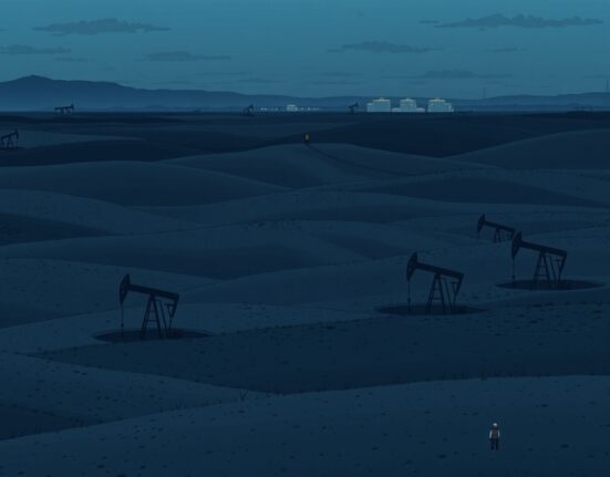 WTI crude oil price decline analysis amid global oversupply concerns and market volatility.